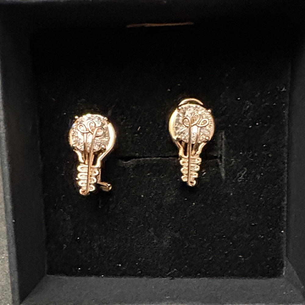 18kt Gold Plated 2 Ct Stimulated Diamond Lever-back Earrings - Picture 3 of 6